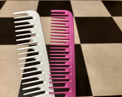 三島美容院 三島美容室 三島ヘアサロン オシャレ コーム やわらかいカット