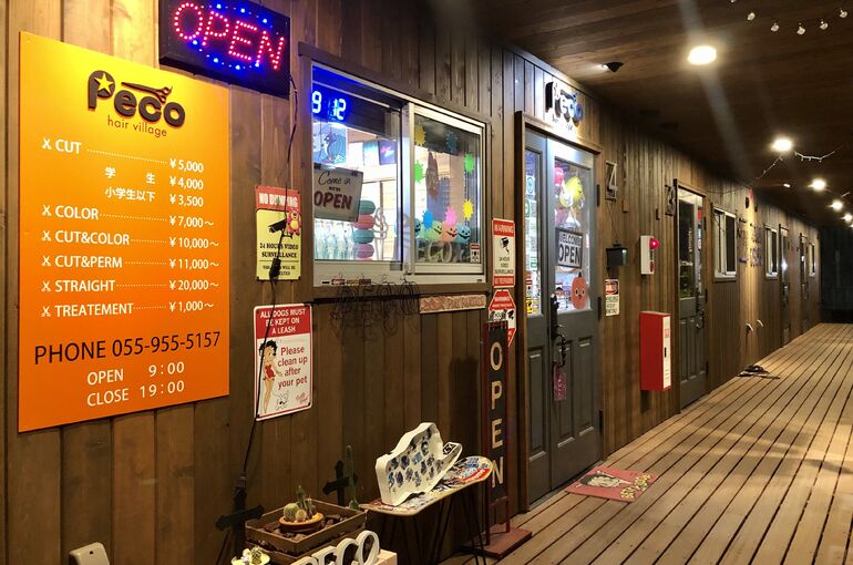 三島美容院 三島美容室 三島ヘアサロン オシャレ 外観 夜